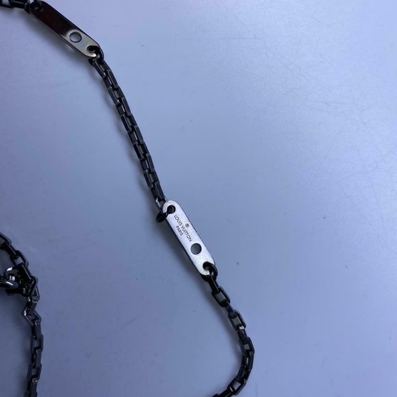 New Louis Vuitton Palladium Damier Color Necklace - Picture 4 of 9